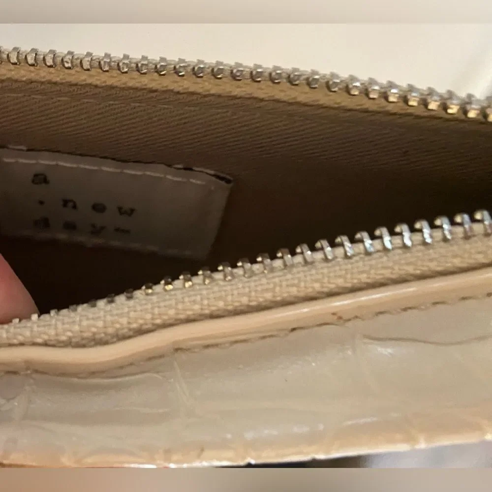 A New Day White Cellphone Crossbody Bag NWT